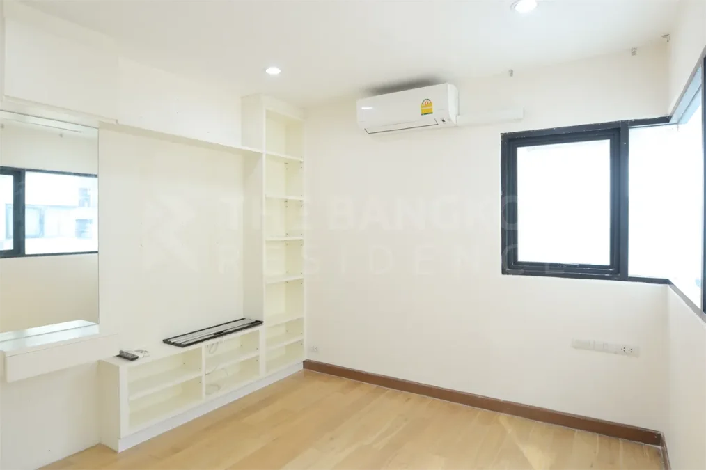 สาธร การ์เด้น