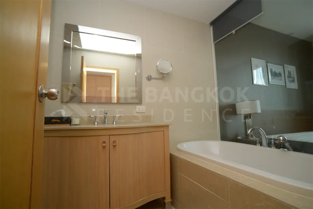 ดิ เอ็มไพร์ เพลส