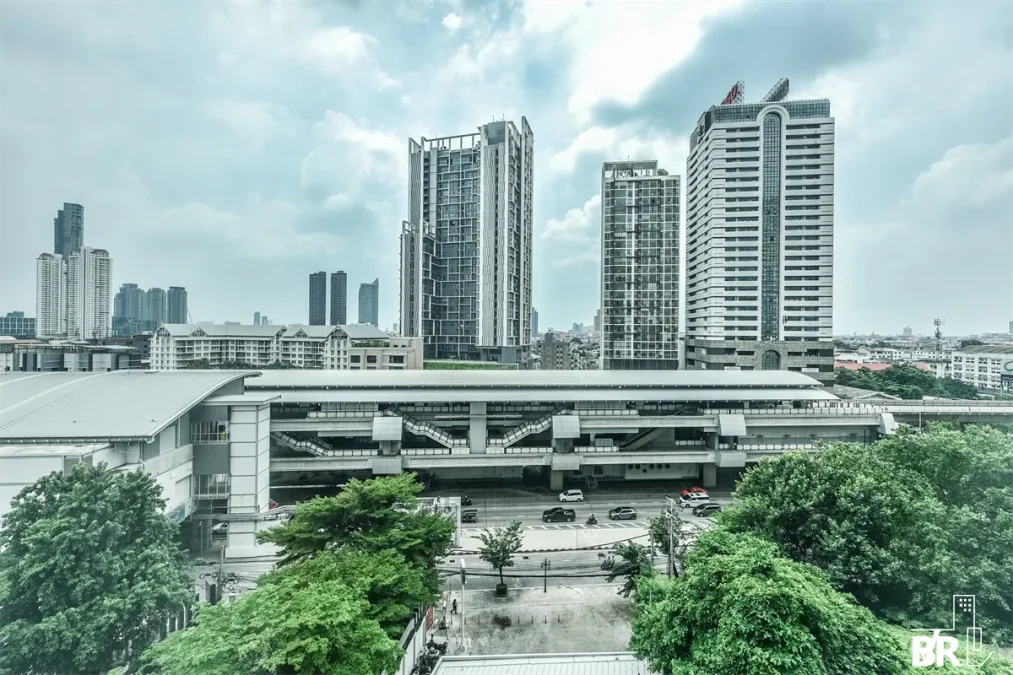 ไฮฟ์ แอท สาทร