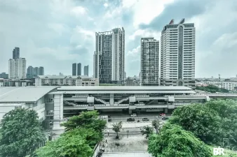 ไฮฟ์ แอท สาทร