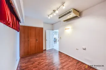 รอยัล คาสเทิล สุขุมวิท