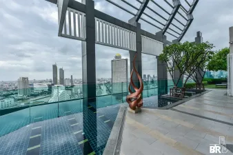 ริธึ่ม สาทร