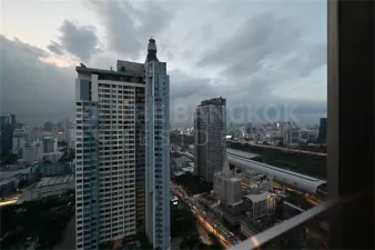 ดิ เอส แอท สิงห์ คอมเพล็กซ์