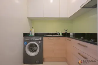 เซอร์เคิล คอนโดมิเนียม