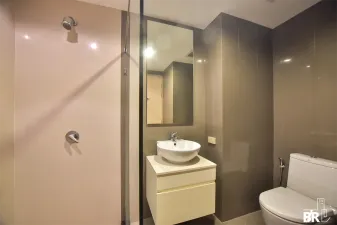 สิริ ออน 8