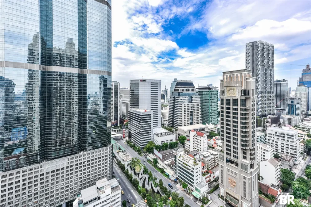 ดิ เอ็มไพร์ เพลส