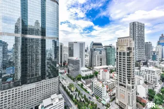 ดิ เอ็มไพร์ เพลส