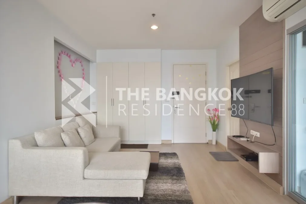 ไลฟ์ แอด ลาดพร้าว 18