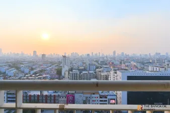 ไลฟ์ แอด รัชดา - ห้วยขวาง