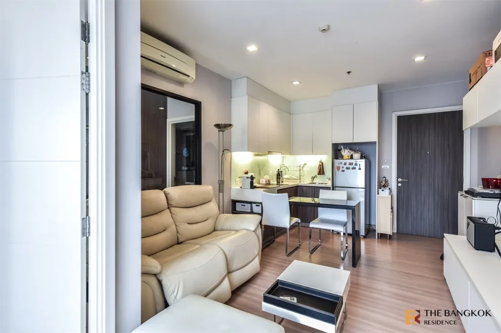 เออร์บาโน่ แอบโซลูท สาทร-ตากสิน