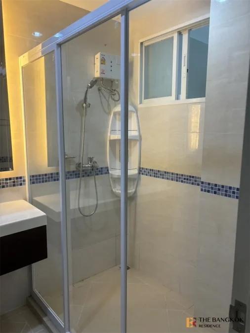 ไลฟ์ แอท สาทร 10