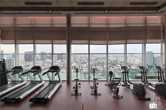 ไลฟ์ แอด ลาดพร้าว 18