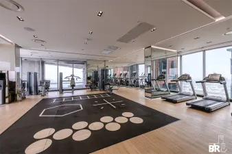 ไลฟ์ ลาดพร้าว วัลเลย์