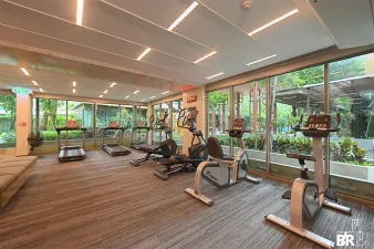 เมโทร ลักซ์ รัชดา