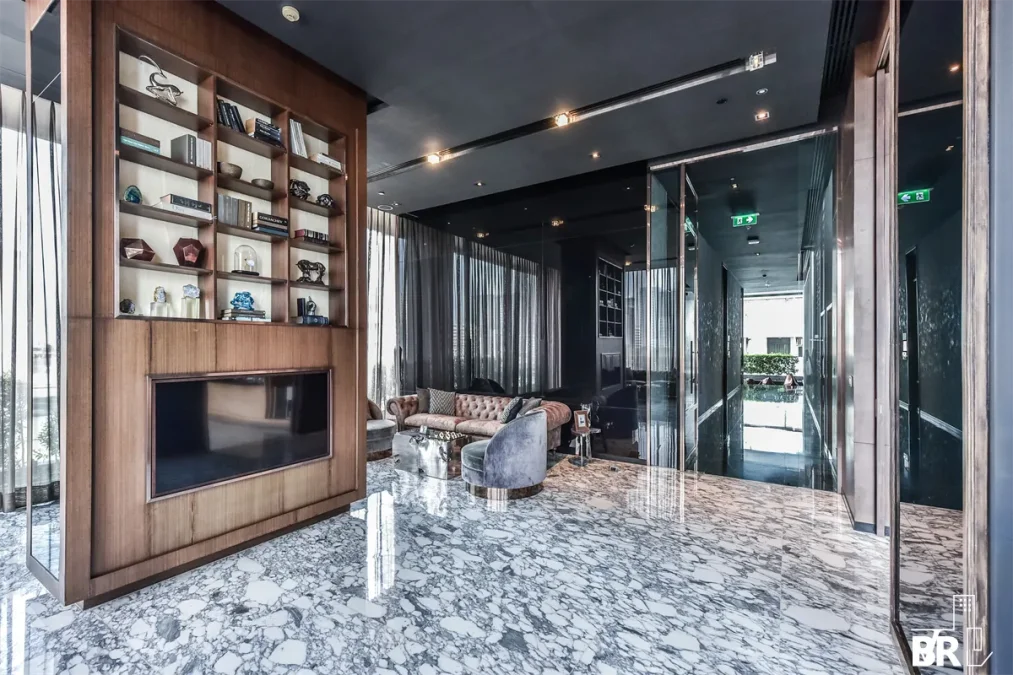 เดอะ โมนูเมนท์ สนามเป้า