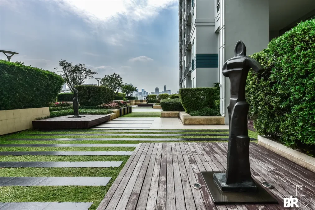 ไอวี ทองหล่อ