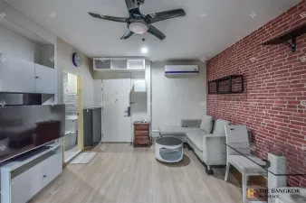 ไลฟ์ แอด ลาดพร้าว 18