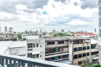 ริธึ่ม สาทร