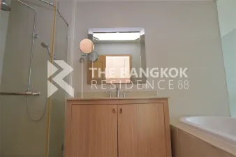 ดิ เอ็มไพร์ เพลส