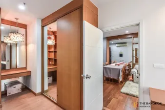 เดอะ เวอร์ติคัล อารีย์