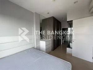 เออร์บาโน่ แอบโซลูท สาทร-ตากสิน