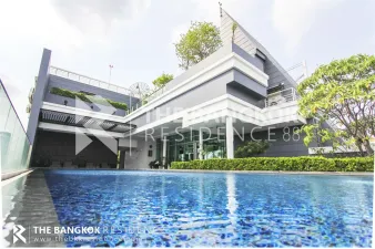 ไลฟ์ แอท สาทร 10