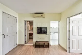 ไลฟ์ แอท สาทร 10