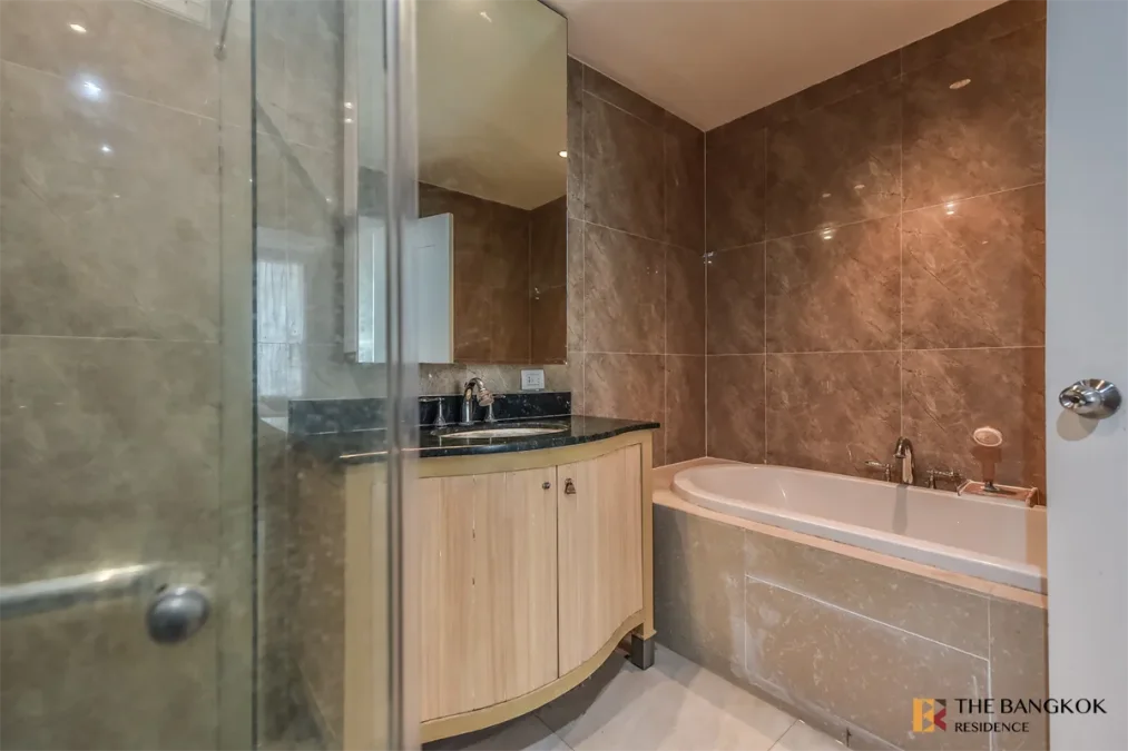 ดิ เอ็มไพร์ เพลส