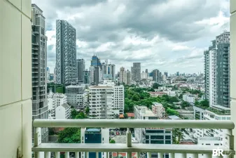 ดิ เอ็มไพร์ เพลส