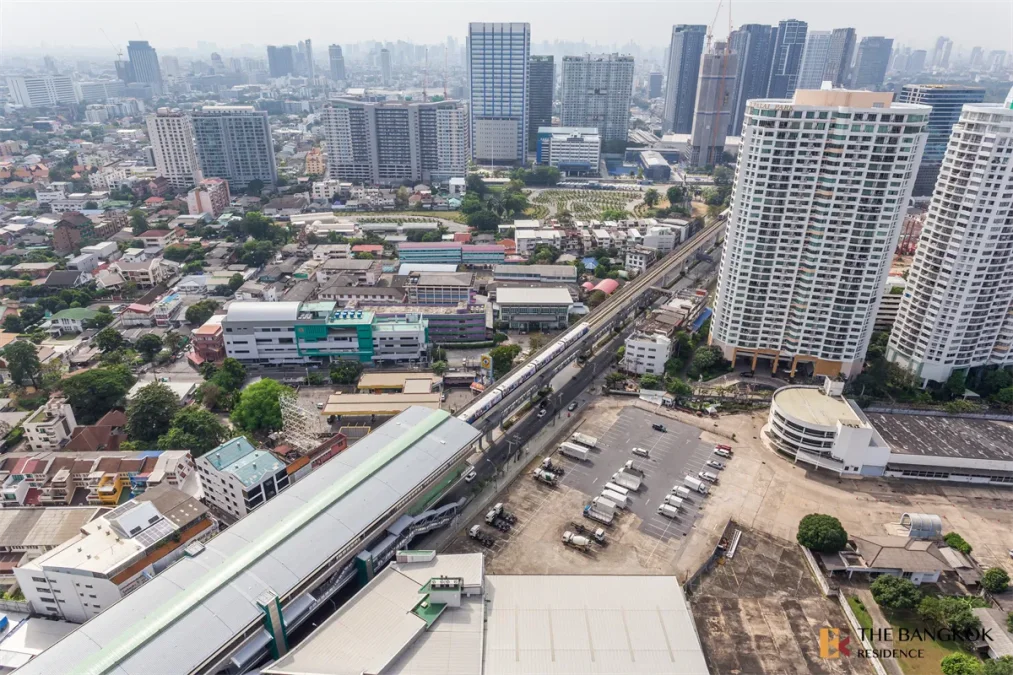 ไนท์บริดจ์ สเปซ รัชโยธิน