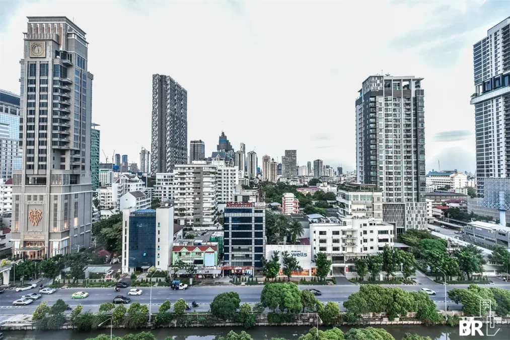 ดิ เอ็มไพร์ เพลส