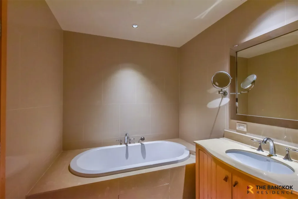 ดิ เอ็มไพร์ เพลส