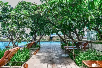 ดิ เอ็มไพร์ เพลส