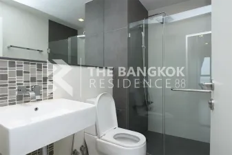 เออร์บาโน่ แอบโซลูท สาทร-ตากสิน