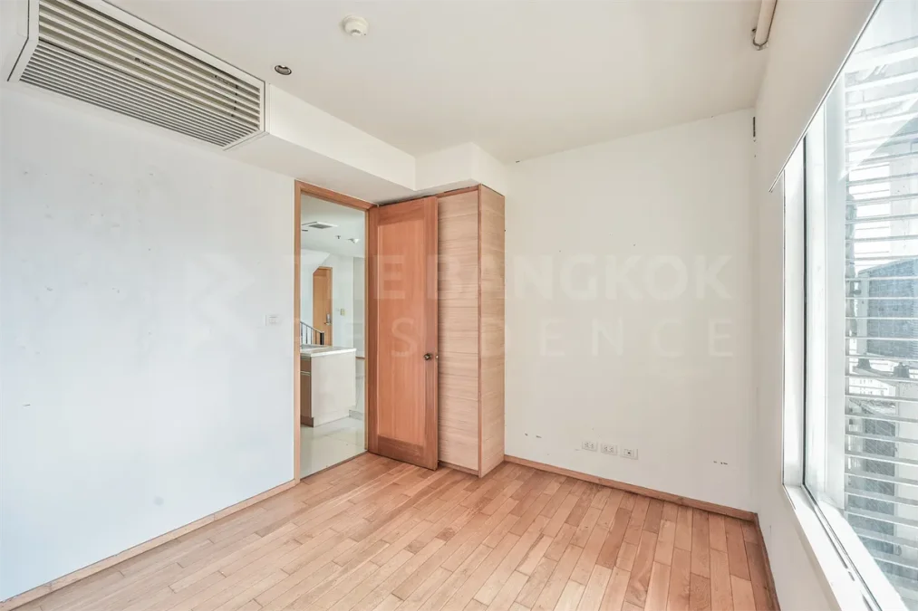 ดิ เอ็มไพร์ เพลส