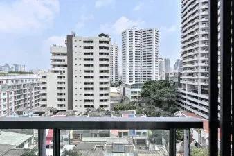 เอช สุขุมวิท 43 คอนโดมิเนียม