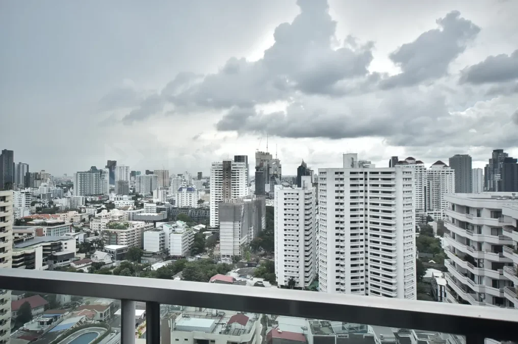 เอช สุขุมวิท 43 คอนโดมิเนียม