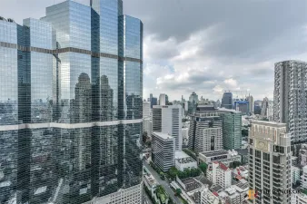 ดิ เอ็มไพร์ เพลส