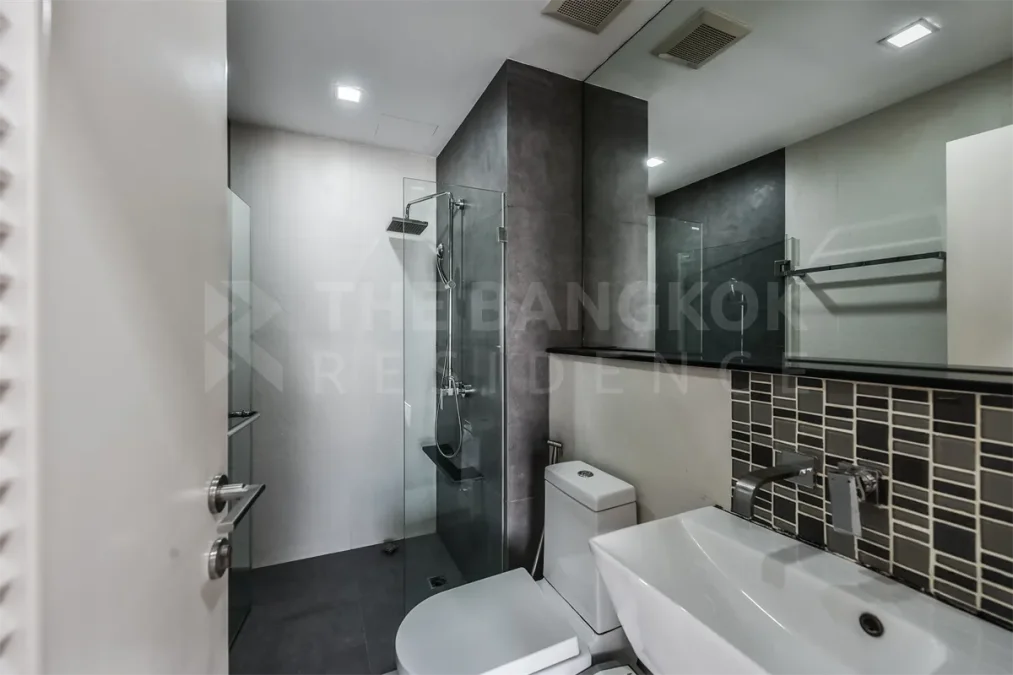 เออร์บาโน่ แอบโซลูท สาทร-ตากสิน