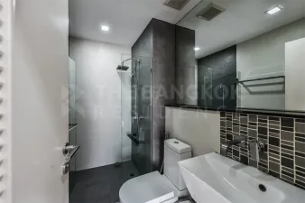 เออร์บาโน่ แอบโซลูท สาทร-ตากสิน