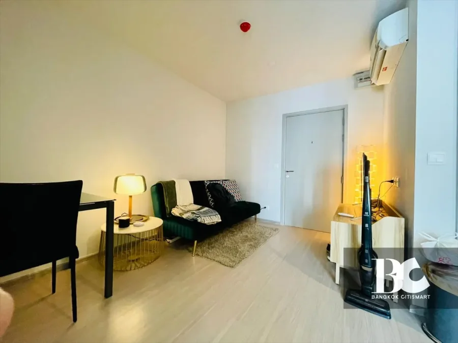 คอนโดพร้อมอยู่ สไตล์อังกฤษ ตอบโจทย์ไลฟ์สไตล์คนเมือง เดินทางสะดวก ใกล้ MRT ตรงข้ามเซ็นทรัลแกรนด์พระราม 9 A New Luxe Classic Condominium กับงานดีไซน์ที่สวยสะดุดตา มาพร้อมกับบรรยากาศโครงการ และส่วนกลางแบบเต็มอิ่ม ทั้งพื้นที่สีเขียวขนาดใหญ่ สระว่ายน้ำ 2 สระ, 