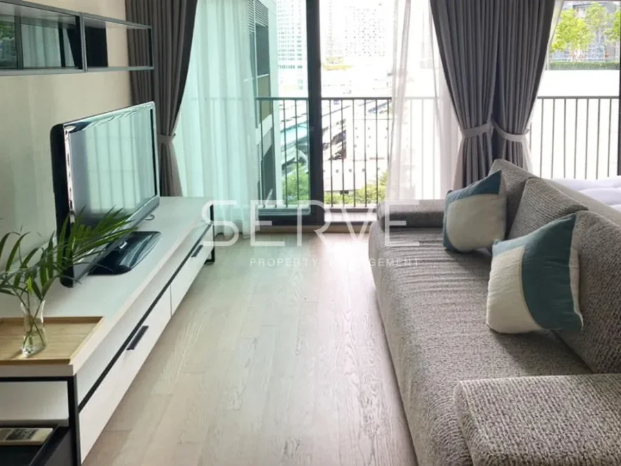 สตูดิโอ ห้องมุม มีอ่างนอนชิว บนทำเลดีๆ เดินทางสะดวก คอนโดเชื่อมต่อเข้า BTS ทองหล่อ / ขายและให้เช่า