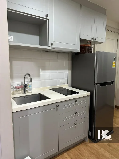 The Editor
Saphan Khwai