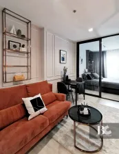 คอนโดไลฟ์สไตล์คนเมือง สะดวกด้วย BTS เพลินจิต และใกล้ศูนย์การค้าชั้นนำ ทั้ง Central Embassy, Central Chidlom, Gaysorn Village และโรงแรมระดับไฮเอนด์อีกมากมาย หนึ่งเดียวบนถนนวิทยุ สัมผัสเอกลักษณ์งานดีไซน์ที่แตกต่าง ด้วยสไตล์ Modern Thai Colonial ผสมผสานความ 