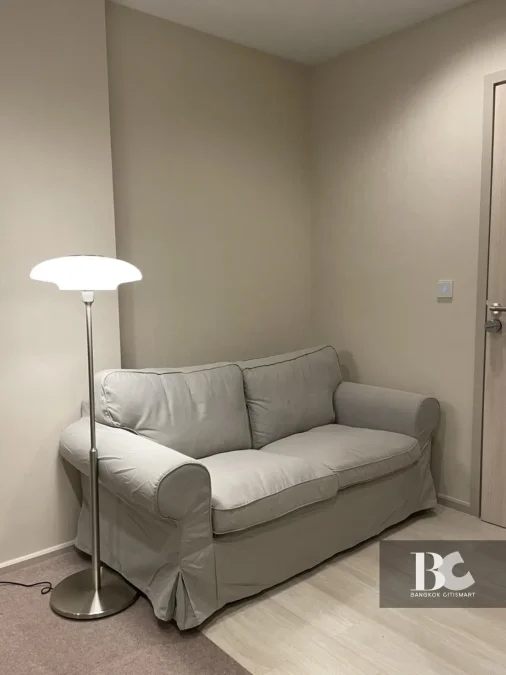 คอนโดไลฟ์สไตล์คนเมือง สะดวกด้วย BTS เพลินจิต และใกล้ศูนย์การค้าชั้นนำ ทั้ง Central Embassy, Central Chidlom, Gaysorn Village และโรงแรมระดับไฮเอนด์อีกมากมาย หนึ่งเดียวบนถนนวิทยุ สัมผัสเอกลักษณ์งานดีไซน์ที่แตกต่าง ด้วยสไตล์ Modern Thai Colonial ผสมผสานความ 