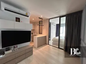 คอนโดไลฟ์สไตล์คนเมือง สะดวกด้วย BTS เพลินจิต และใกล้ศูนย์การค้าชั้นนำ ทั้ง Central Embassy, Central Chidlom, Gaysorn Village และโรงแรมระดับไฮเอนด์อีกมากมาย หนึ่งเดียวบนถนนวิทยุ สัมผัสเอกลักษณ์งานดีไซน์ที่แตกต่าง ด้วยสไตล์ Modern Thai Colonial ผสมผสานความ 