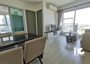 Just the two of US ที่ Life Ratchadapisek เหมือนทั้งโลก...มีแต่คุณสองคน ในที่ซึ่งคนต่างแสวงหาความเข้าใจซึ่งกันและกันอย่างเมืองใหญ่ เป็นไปได้ไหม ที่จะมีใครสักคน เข้าใจในตัวตนและอารมณ์ของ คนอีกคนหนึ่ง...อย่างลึกซึ้ง