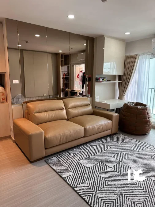 Supalai Park
Yaek Fai Chai Station