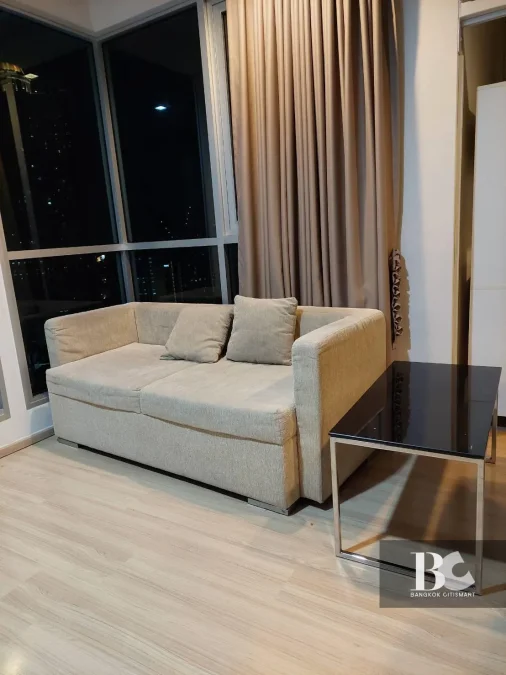 รึทึ่ม สาทร คอนโดริมถนนสาทรใต้ ห่างรถไฟฟ้า BTS ตากสิน 150 เมตร High Ceiling Lobby  และ High Sky Facilities วิวคุ้งน้ำเจ้าพระยาแบบไม่มีอะไรบดบังสายตา