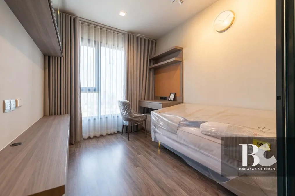 โอเอซิสคอนโดใหม่ พร้อมอยู่! สไตล์ Hide & Seek พบห้องรูปแบบ Cantilever Room ยูนิตพักอาศัยดีไซน์พิเศษ พื้นที่ภายในห้องชุดลอยออกมาจากตัวอาคาร เสมือนการพักผ่อนอยู่บนเชิงเขา ส่วนกลางใหญ่อลังการที่สุดในย่าน พร้อม Triple Facilities ใกล้ BTS ห้าแยกลาดพร้าว เชื่อม